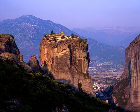 How do rocks in Greece balance on thin points without toppling?