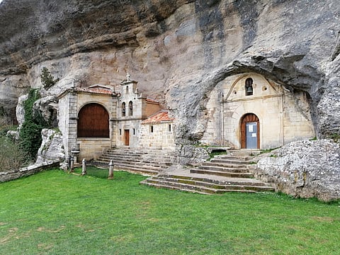 How can a cave in Spain stay warm while snow falls outside?