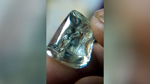 Indian Laborer Discovers 29.222-Carat Diamond Worth $95,000