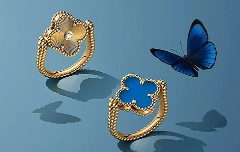 Vintage Alhambra reversible ring in yellow gold, with blue agate, guilloché and a diamond