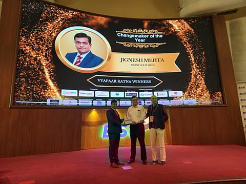 Divine Solitaires Founder Jignesh Mehta Honored with Vyapaar Ratna Award 2024