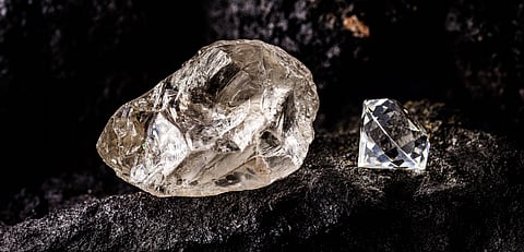 De Beers Implements Historic Rough Diamond Price Cuts Amid Market Shifts