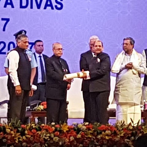 Susheel Kumar Saraff honoured by President Pranab Mukherjee with Pravasi Bharatiya Samman Award