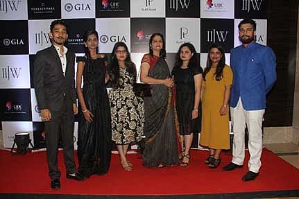 Shubham Barali, Swati Samala, Sayali Chalke, Namita Pandya (Convener-IIGJ), Vaishnavi Mahajan, Manali Bansal and Neel Pethe at the grand show by 6 talented student designers of the Indian Institute of Gems & Jewellery (IIGJ), Mumbai in association with Izaara by Waman Hari Pethe Jewellers