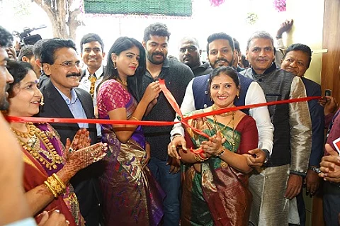 Actors Hardik Joshi and Akshaya Deodhar at the opening ceremony of Sangli branch of Chandukaka Saraf & Sons. Beside them are  MD of Chandukaka Saraf & Sons Kishorkumar Jindatt Shah  and directors Atulkumar Jindatt Shah, Siddarth Atulkumar Shah , Aditya Shah, Mrs Sangita Shah and Mrs Neha Shah