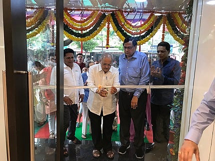 Ulhas Pethe cutting the ribbon along with Subhash Pethe at the launch of new WHP Jeweller store at Boisar