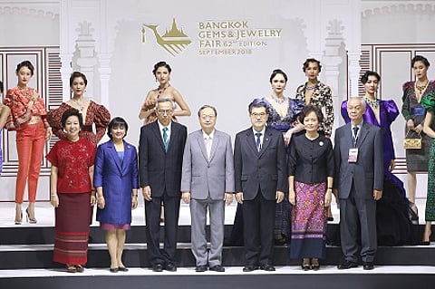 Sontirat Sontijirawong (middle), Minister of Commerce of Thailand, Mrs. Nuntawan Sakuntanaga (second from right), Permanent Secretary and Mrs. Chantira Jimreivat Vivatrat (second from left), Director General of Department of International Trade Promotion