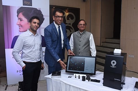 (centre) Sachin Jain, President, Forevermark, (Right)Dr Ravi Kapoor, Kays Jewels