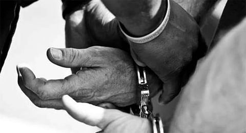 Man from Orissa held for smuggling diamonds with Rs 25 lakhs