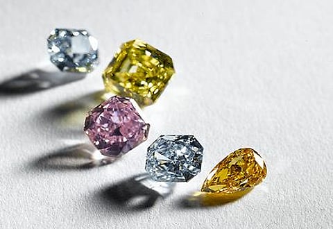 After months of a logistical halt, a 0.7% decrease for Fancy Color Diamonds