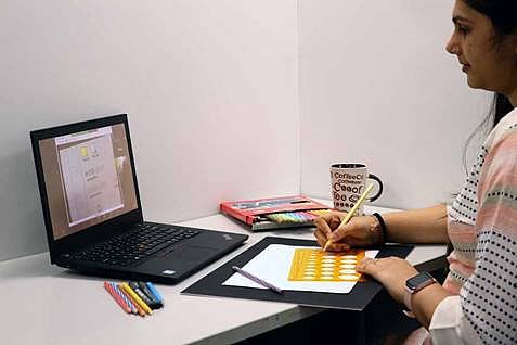 Students can earn a professional GIA credential from the convenience of any location