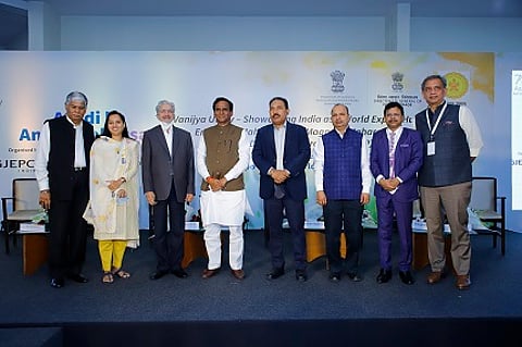 (L-R) Shri Vijay Kalantri Chiarman, World Trade Center; Smt. Aditi Tatkare, Hon’ble Minister of State (Industries & Mining), Govt. of Maharashtra; Shri Subhash Desai, Hon’ble Minister of Industries, Mining & Marathi Language, Govt. of Maharashtra; Shri Raosaheb Patil Danve, Hon’ble Minister of State (Railways, Coal & Mining), Govt. of India; Shri Baldev Singh, Hon’ble Additional Chief Secretary (Industries), Govt. of Maharashtra; Shri S.B.S. Reddy, Additional DGFT; Dr. Harshadeep Kamble, Development Commissioner (Industries) & Commissioner (Export) Govt. of Maharashtra; Shri Sanjay Shah, Convener, Diamond Panel, GJEPC.