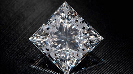 GIA examines world’s largest CVD diamond 