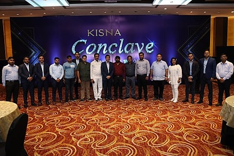 Mr. Parag Shah Director H.K. Jewels Pvt. Ltd. with stakeholders at KISNA Business Conclave 2022