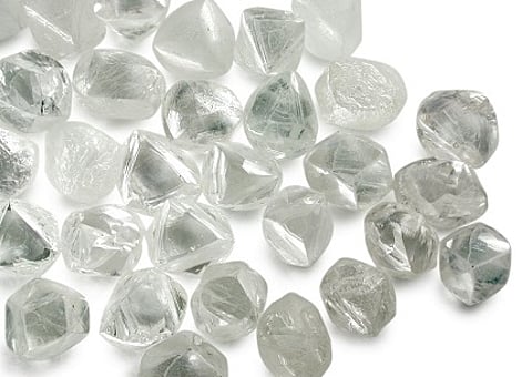 De Beers Group Reports Slight Dip in Rough Diamond Sales for Cycle 4, 2023