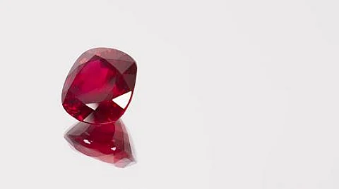 Record-Breaking Auction: 'Estrela de Fura' Fetches $34.8 Million, Becomes World's Largest Ruby Sold