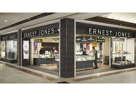 Signet Jewelers’ Q1 Sales Dip 9.3% To $1.7 Billion