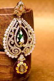 A new jewellery collection celebrates 1000 days of Entice in India