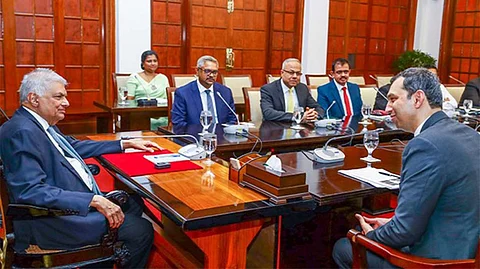 Hon. President of Sri Lanka, Ranil Wickremesinghe and Puneet Chandok, President of Microsoft India and South Asia discussing the role of AI during his visit to Sri Lanka.