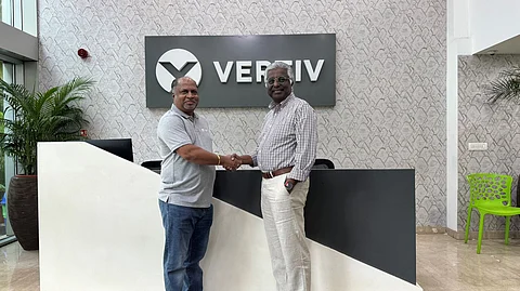 Reginald Borges, Director - International Business, Vertiv (R) Vignesh Sanmugam, CEO, VMJ Lanka