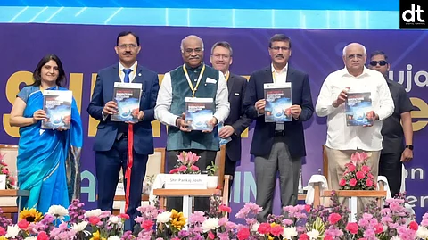 Left to Right- Smt Mona Khandhar IAS, Principal Secretary, DST, Government of Gujarat, Ashok Chandak, President, IESA, Dr. V Veerappan Chairman, IESA, Lars Reger, EVP & CTO, NXP Semiconductors, Shri Pankaj Joshi IAS, Chief Secretary of Government of Gujarat & Shri Bhupendra Patel Hon’ble Chief Minister of Gujarat at the inaugural ceremony of 19th IESA Vision Summit
