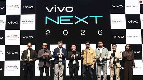 L-R: Mukul Malik, Head of Marketing Communications, vivo India; Ranjan Singh, Head of Creative Centre (OS, Camera & Design), vivo India; Paigham Danish, Head of Product & GTM, vivo India; Terry Hong, Sr. Vice President, Sales and Retail, vivo India; Sidharth Malhotra, Indian Actor; Avanish Kumar, Head of Product Management-V & S Series, vivo India; Vikas Tagra, Head of Product Management-X Series, vivo India; Gaël Brems, Strategy Manager Mobile Imaging, ZEISS