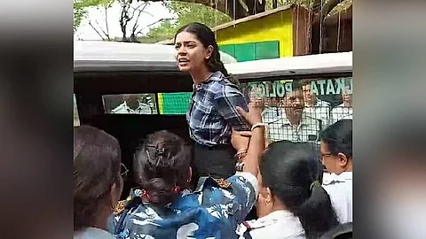 ஷர்மிஸ்தா பனோலி