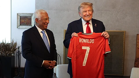 Donald Trump gets jersey signed by Cristiano Ronaldo
