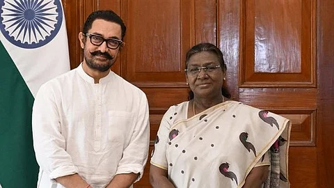 குடியரசுத் தலைவர் திரௌபதி முர்முவுடன், நடிகர் ஆமிர் கான்