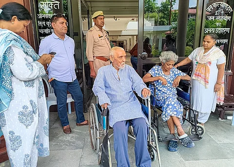 illegal Noida old-age home