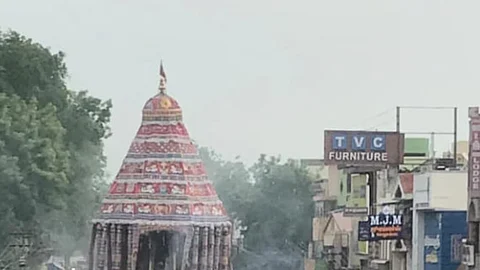 சிதம்பரத்தில் செவ்வாய்க்கிழமை நடைபெற்ற நடராஜர் கோயில் தேரோட்டம்