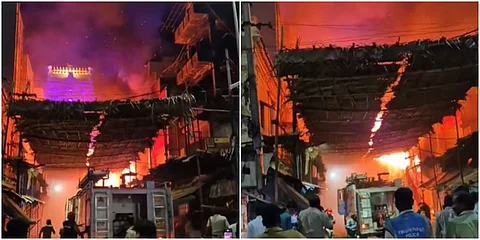 திருப்பதி ஸ்ரீ கோவிந்தராஜ சுவாமி கோயில் அருகே உள்ள கடையில் நள்ளிரவு மின் கசிவால் ஏற்பட்ட தீயை கட்டுக்குள் கொண்டுவர போராடி வரும் தீயணைப்பு வீரர்கள்.
