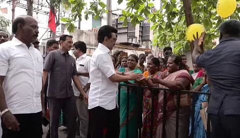 மக்களை சந்தித்த முதல்வர் ஸ்டாலின்.