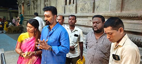 பேரூர் பட்டீஸ்வரர் கோயிலில் குடும்பத்தினருடன் சாமி தரிசனம் செய்த நடிகை சிநேகா.