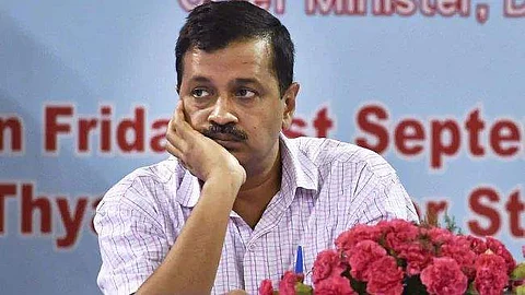 கேஜரிவால் கலந்து கொண்ட கூட்டத்தில் அவரைப் போலவே இருமிக் காட்டி கிண்டல் செய்த பொதுமக்கள்