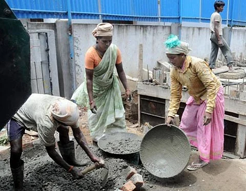 இறந்தவர்கள்கூட தேசிய ஊரக வேலை வாய்ப்பு உறுதித் திட்டத்தில் பணியாற்றும் அதிசயம்?