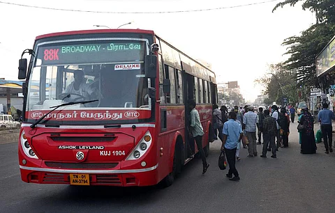 அரசு போக்குவரத்து ஊழியர்கள் கட்சிகளுக்கு உதவக் கூடாது