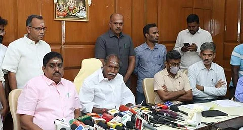 புதுச்சேரியில் பிளஸ் 2 பொதுத்தேர்வு முடிவை வெளியிட்டார் முதல்வர் ரங்கசாமி.