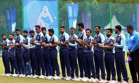 ஆசியப் போட்டி: பந்து வீச்சில் அசத்தும் இந்தியா தங்கம் வெல்லுமா?