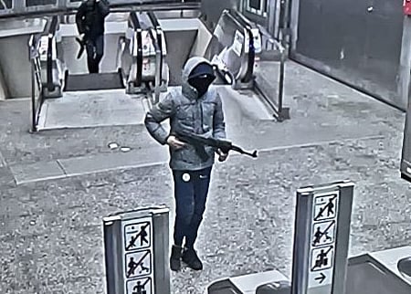 Tiroteio em Bruxelas interrompeu circulação de metro na cidade. Polícia procura atiradores