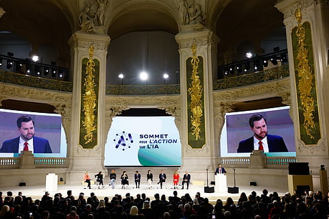 O vice-presidente norte-americano, J.D. Vance, durante o discurso na cimeira sobre IA em Paris.