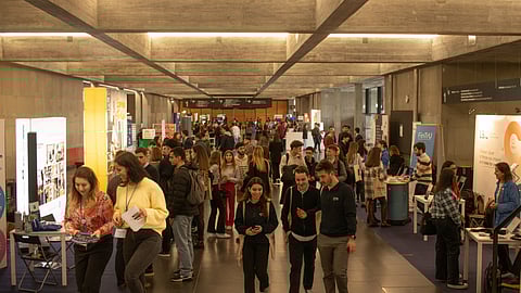 A feira de emprego tem elevada adesão da comunidade estudantil.