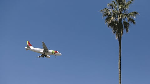 Governo diz que fornecimento de combustíveis para aviação está garantido até ao pico do verão