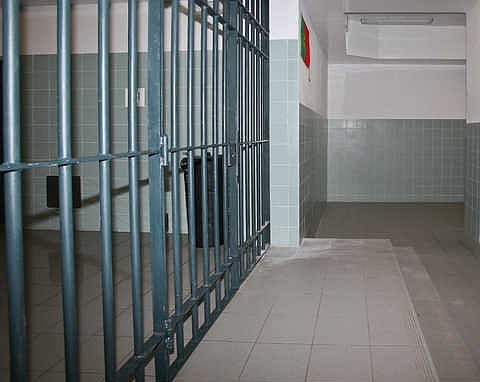 Guardas prisionais do Linhó prolongam greve e grupo de advogados marca protesto