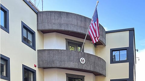 Inflação dos EUA baixa para 2,4% em janeiro