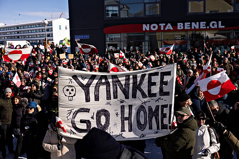 Dezenas de gronelandeses manifestaram-se junto ao consulado dos EUA em Nuuk na semana passada.