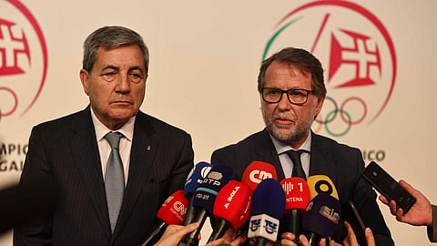 O diretor Nacional da Polícia Judiciária, Luís Neves (dta.), com presidente do COP, Fernando Gomes, na cerimónia de posse dos órgãos sociais do Comité Olímpico de Portugal (COP).