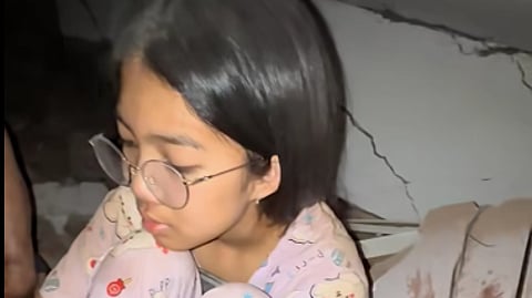 Vídeo de sobreviventes do sismo em Myanmar mostra como é ficar preso debaixo dos escombros