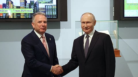Witkoff com Putin em São Petersburgo, na sexta-feira.