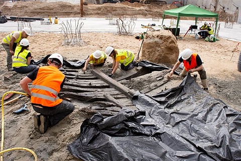 Arqueólogos encontram destroços de grande barco medieval em Barcelona